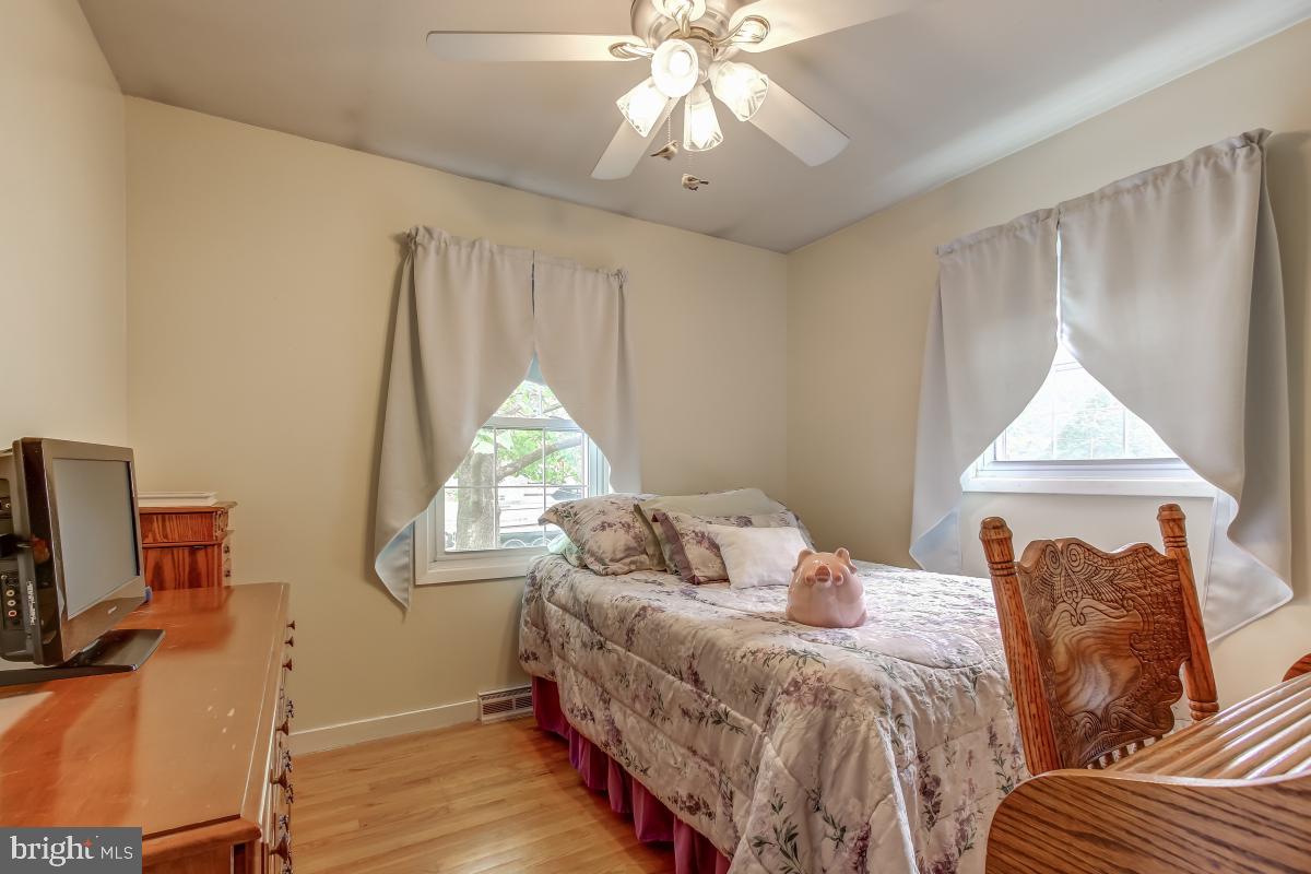 7924 Frye Road Alexandria, VA 22309 - Photo 16 of 29 Bedroom 2 on main level