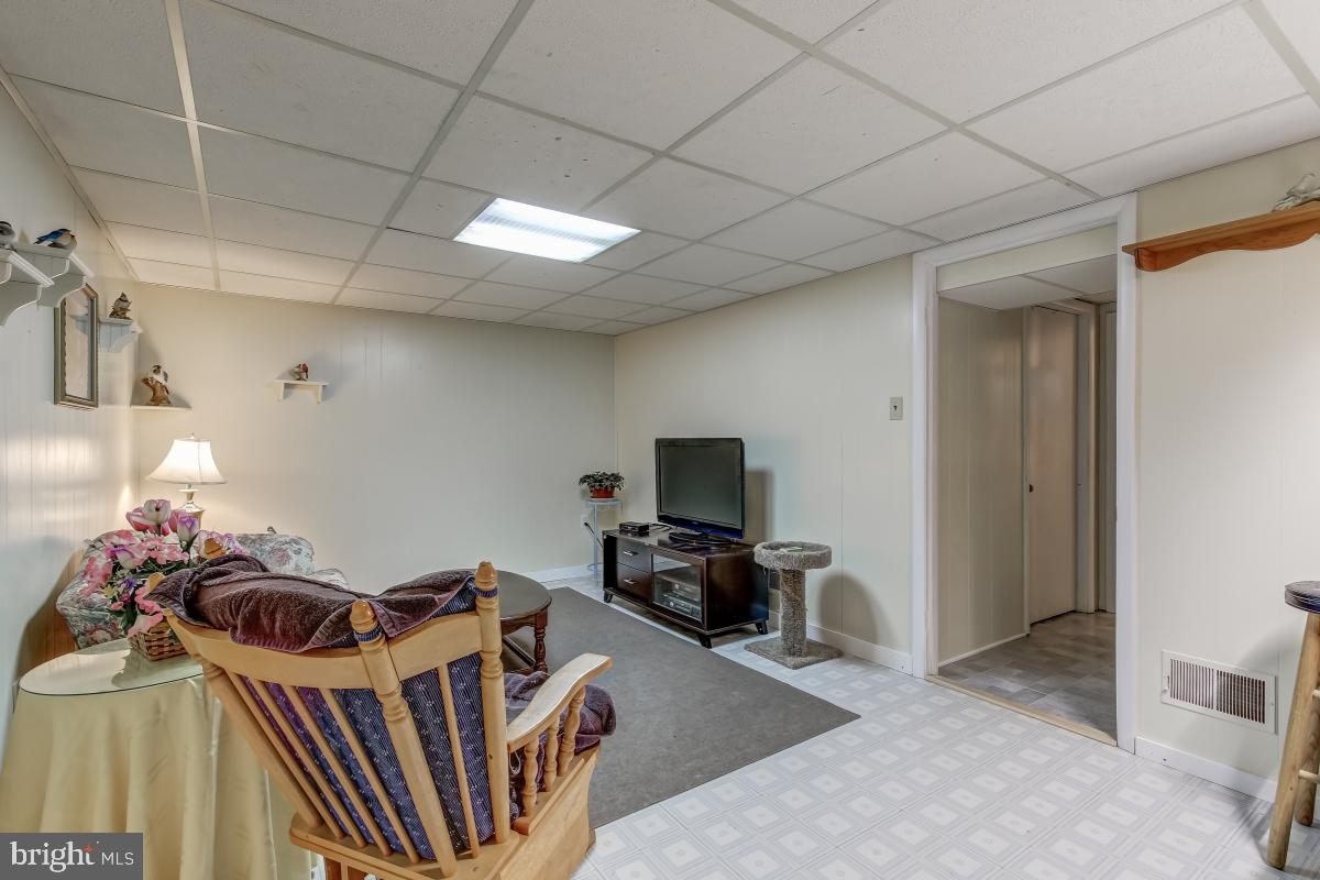 7924 Frye Road Alexandria, VA 22309 - Photo 22 of 29 Spacious recreation room in lower level