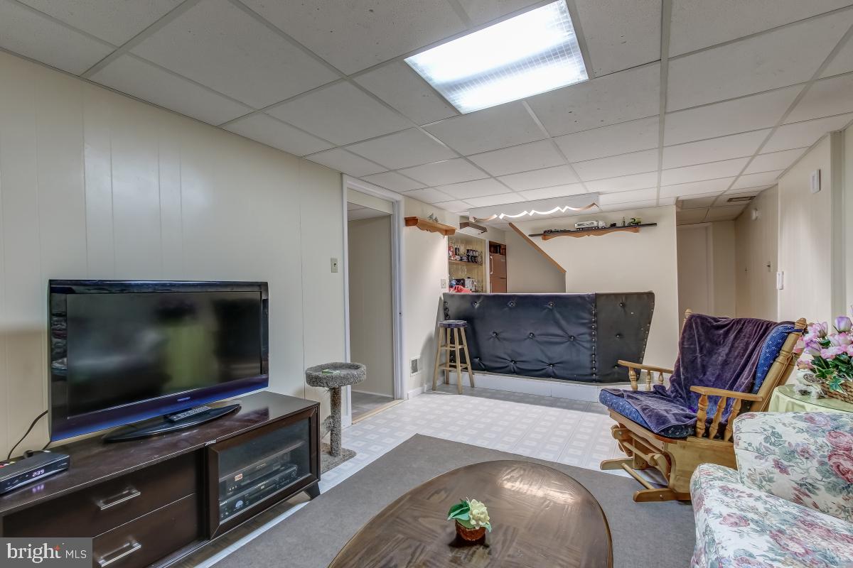 7924 Frye Road Alexandria, VA 22309 - Photo 24 of 29 Space to entertain!