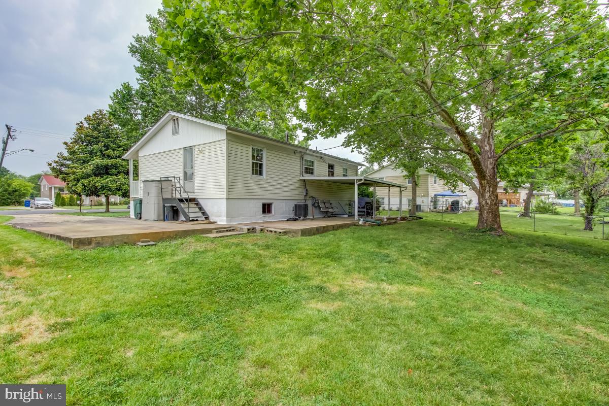 7924 Frye Road Alexandria, VA 22309 - Photo 28 of 29 Amazing yard, ready for play or party!