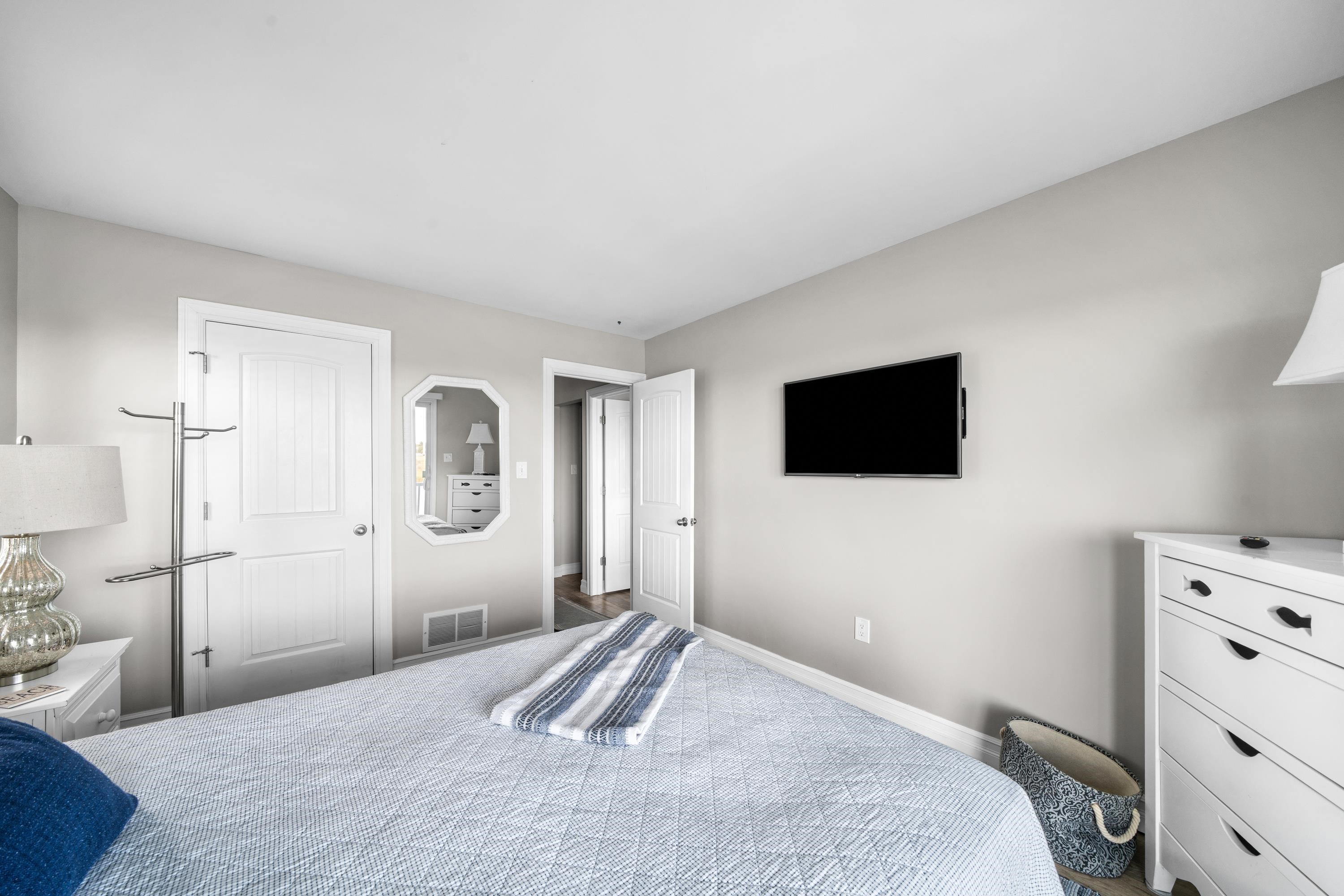 2934 Ocean Drive, Unit NORTH Avalon, NJ 08202 - Photo 18 of 33 a bedroom with a bed and a flat screen tv