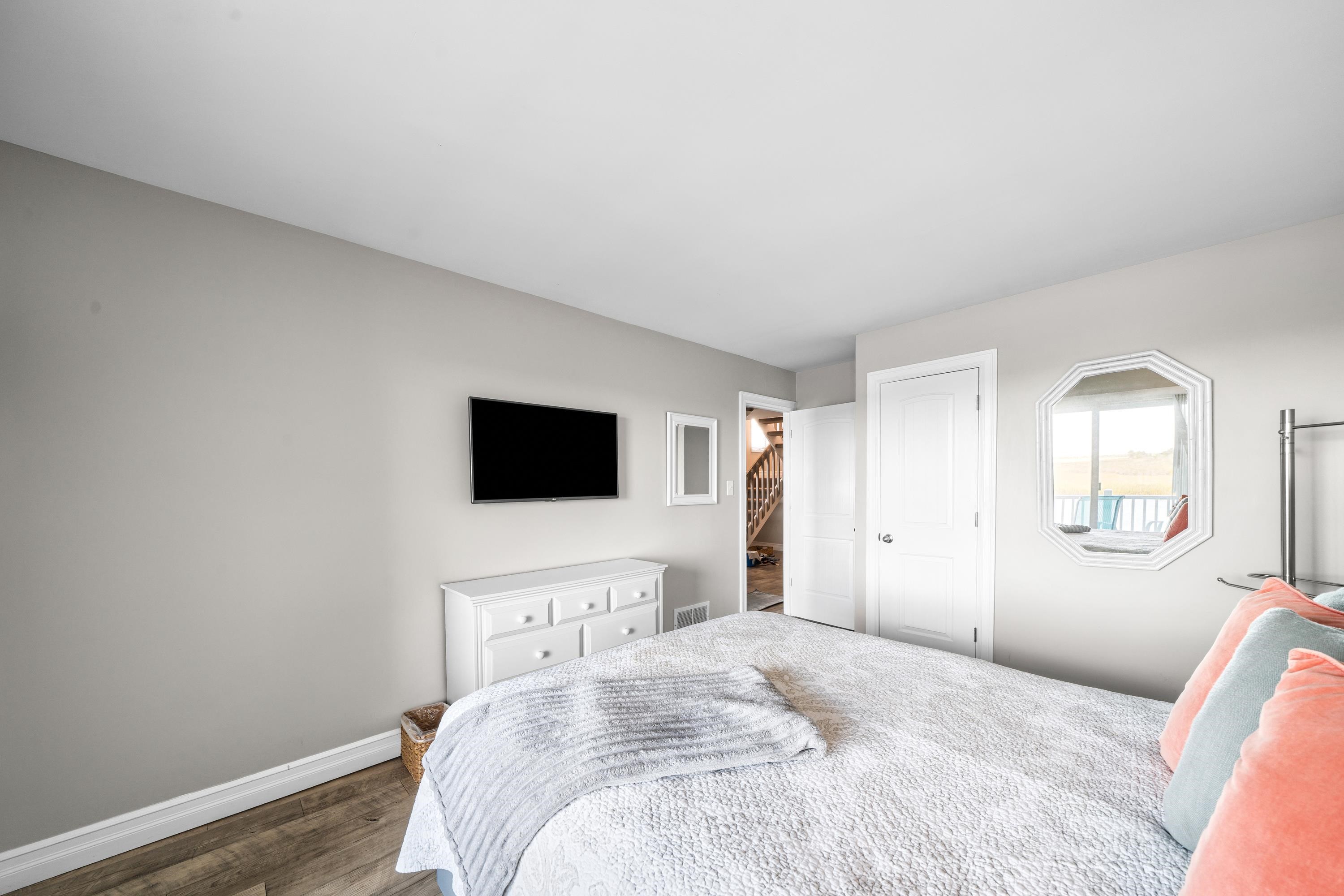 2934 Ocean Drive, Unit NORTH Avalon, NJ 08202 - Photo 20 of 33 a bedroom with a bed and a flat screen tv