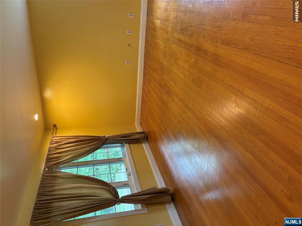 35 Knickerbocker Road Closter, NJ 07624 - Photo 2 of 11