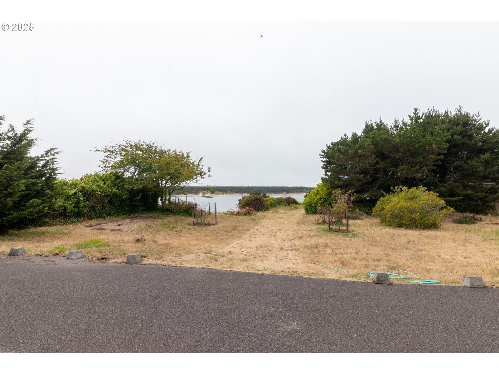2 Eden Lane Florence, OR 97439 - Photo 11 of 48 a view of beach and ocean