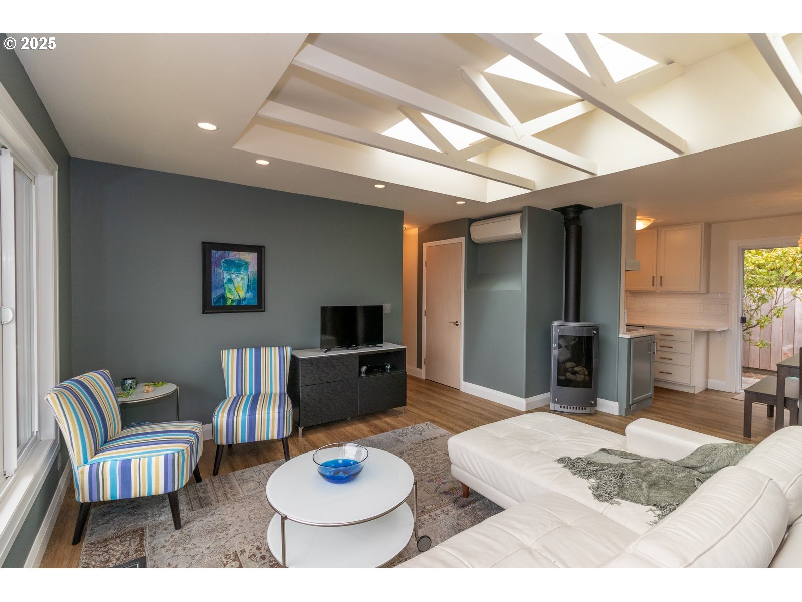 2 Eden Lane Florence, OR 97439 - Photo 20 of 48 a living room with furniture and a dining table with kitchen view