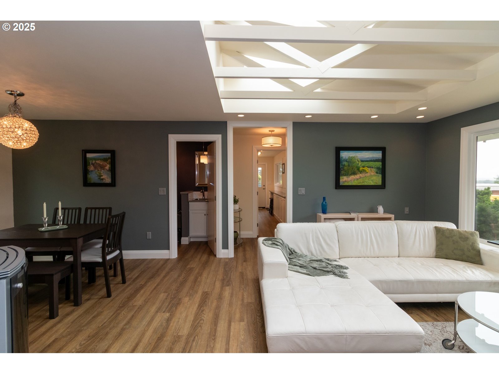 2 Eden Lane Florence, OR 97439 - Photo 22 of 48 a living room with furniture and a dining table