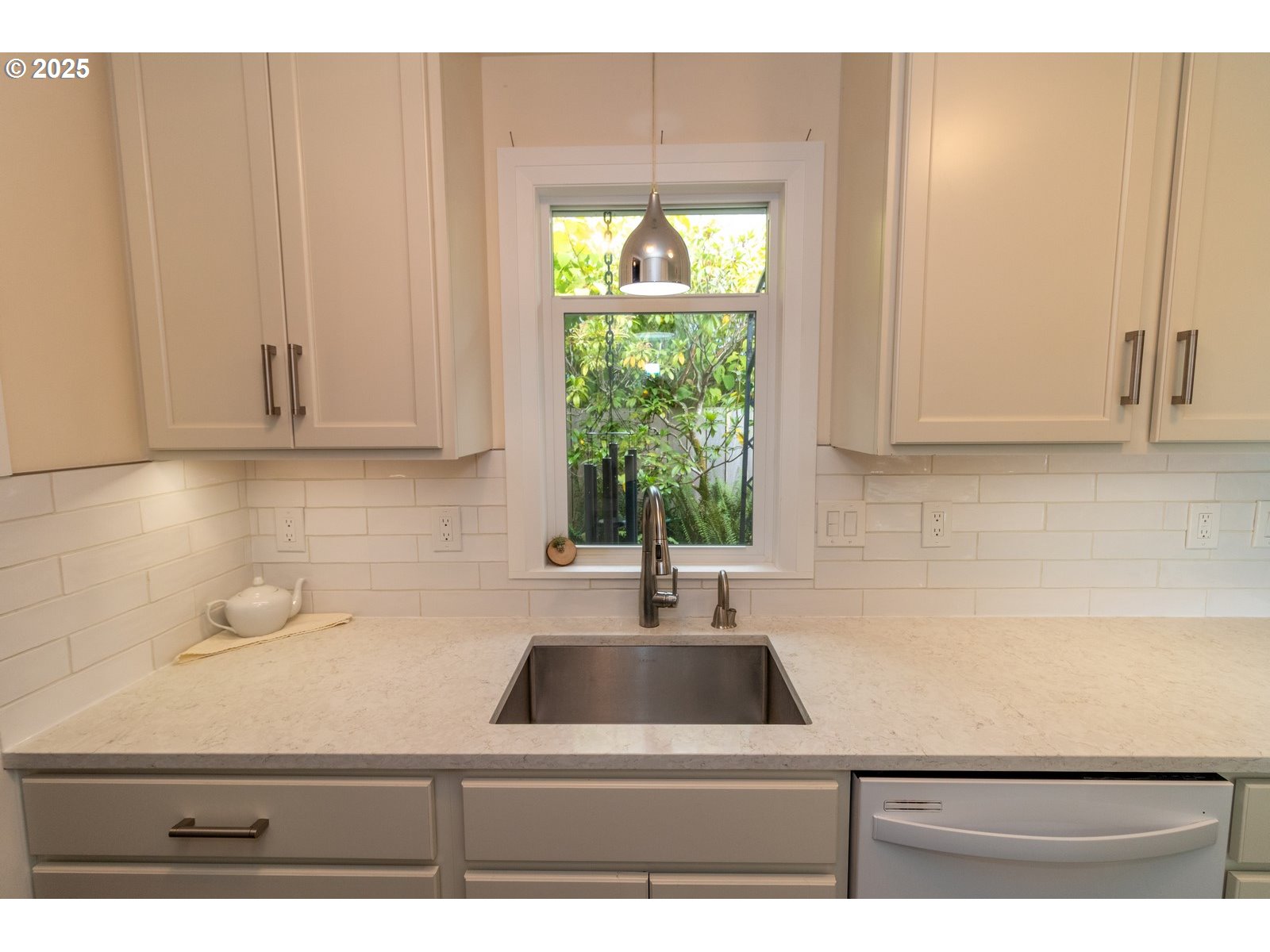 2 Eden Lane Florence, OR 97439 - Photo 29 of 48 a kitchen with appliances cabinets and a sink