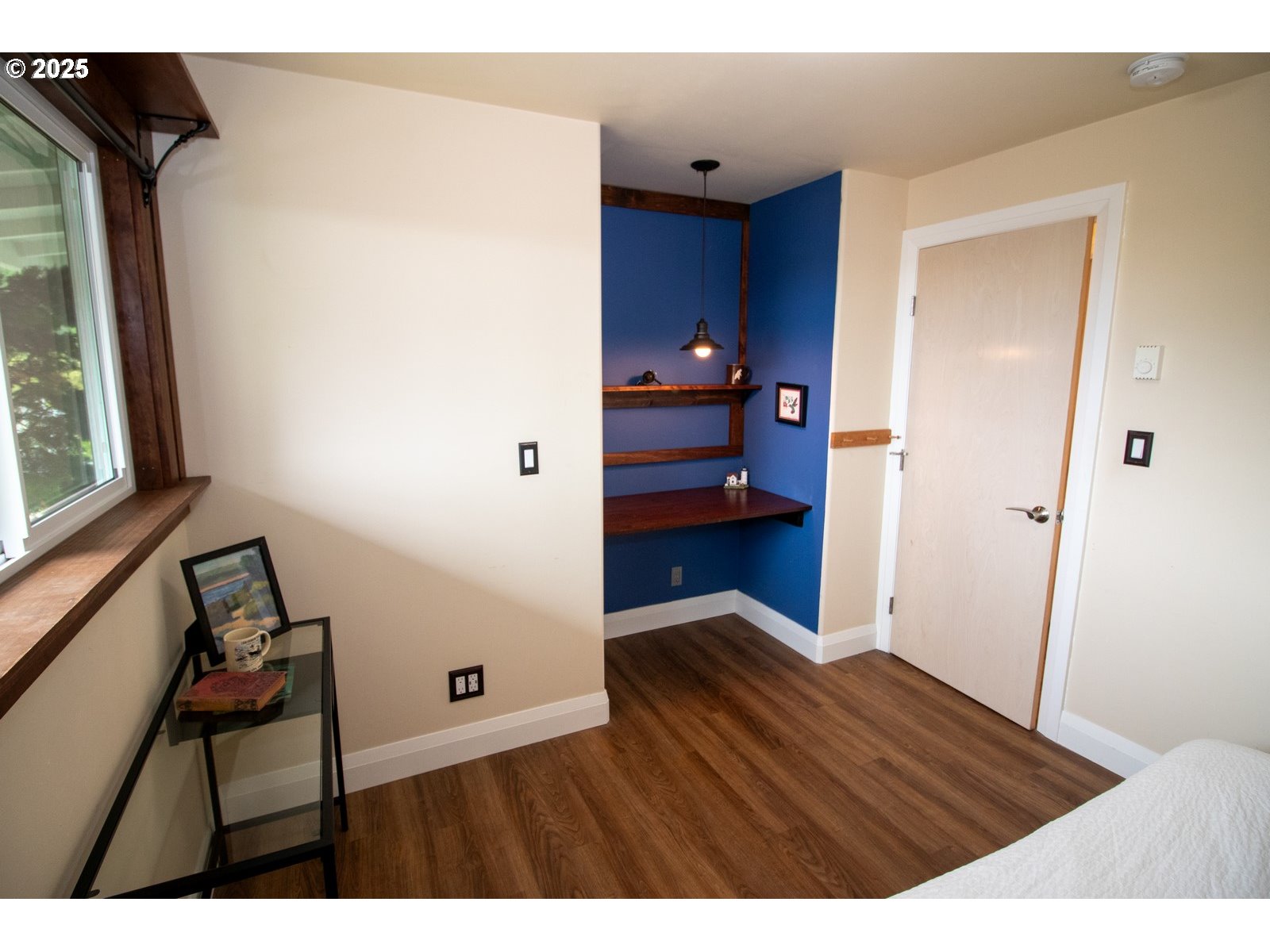 2 Eden Lane Florence, OR 97439 - Photo 40 of 48 a view of livingroom with furniture and wooden floor