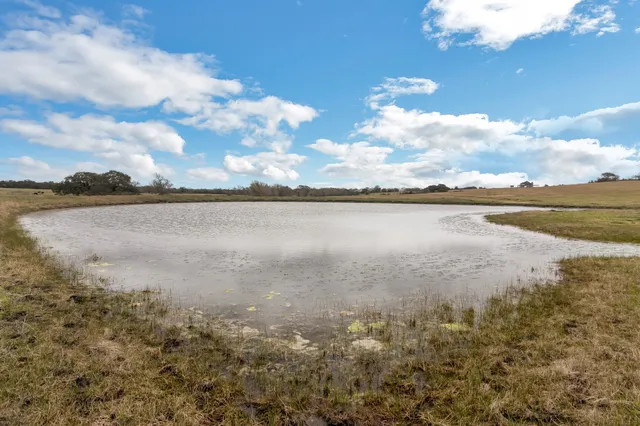 $587,535 | 1747 East Old Hallettsville Road, Flatonia, TX 78941