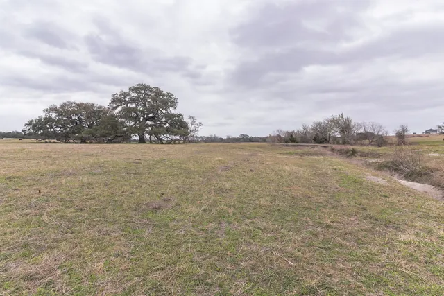 $587,535 | 1747 East Old Hallettsville Road, Flatonia, TX 78941