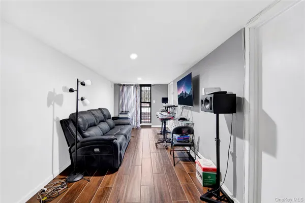 $899,000 | 721 Thieriot Avenue | Soundview