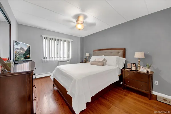 $899,000 | 721 Thieriot Avenue | Soundview
