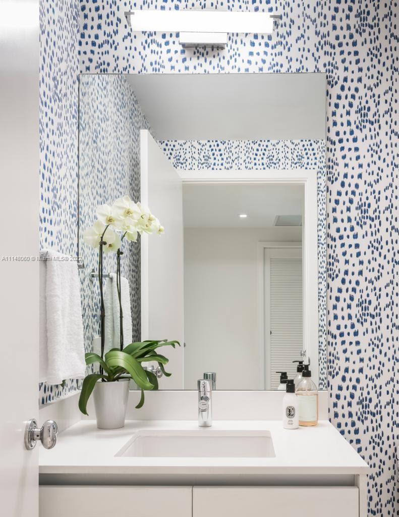 2101 South Surf Road, Unit 4D Hollywood, FL 33019 - Photo 14 of 17 Powder Room