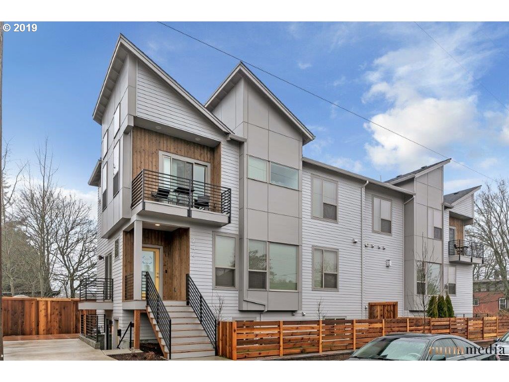 5207 Northeast 25th Avenue Portland, OR 97211 - Photo 1 of 31