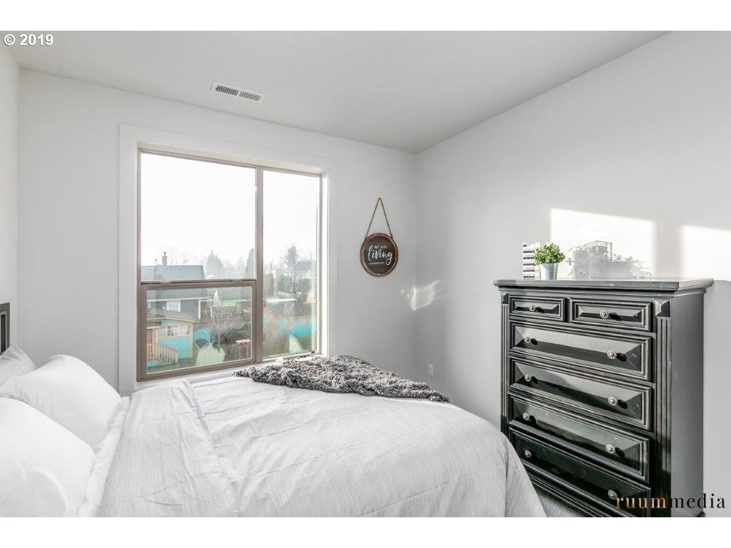 5207 Northeast 25th Avenue Portland, OR 97211 - Photo 15 of 31