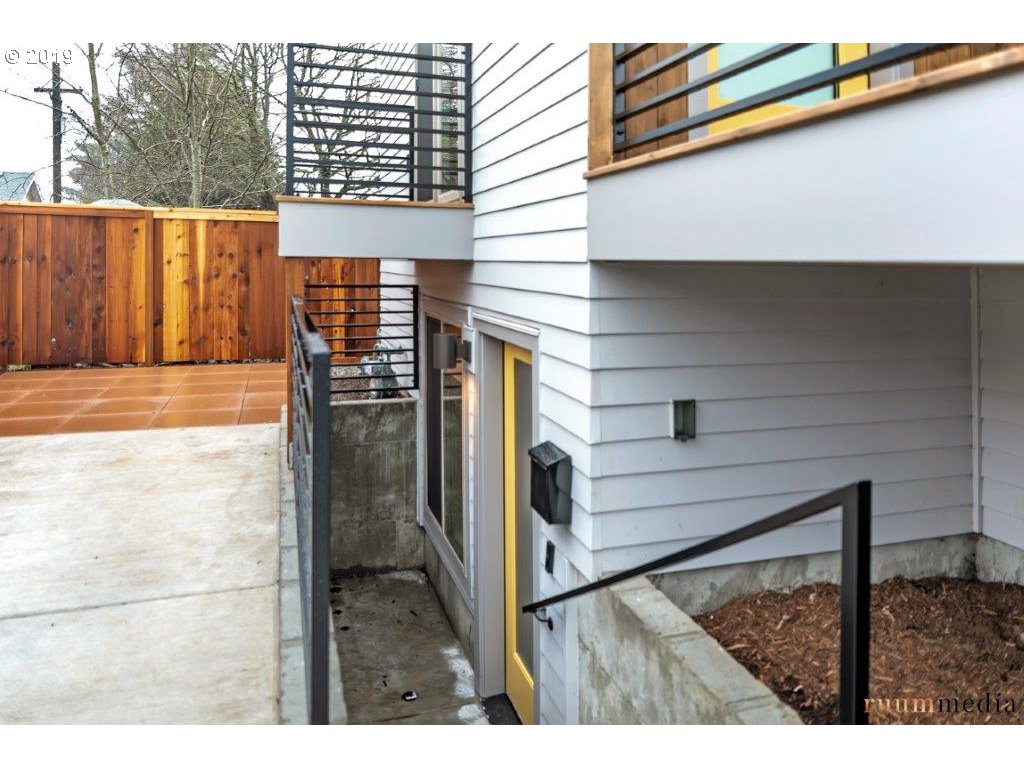 5207 Northeast 25th Avenue Portland, OR 97211 - Photo 17 of 31