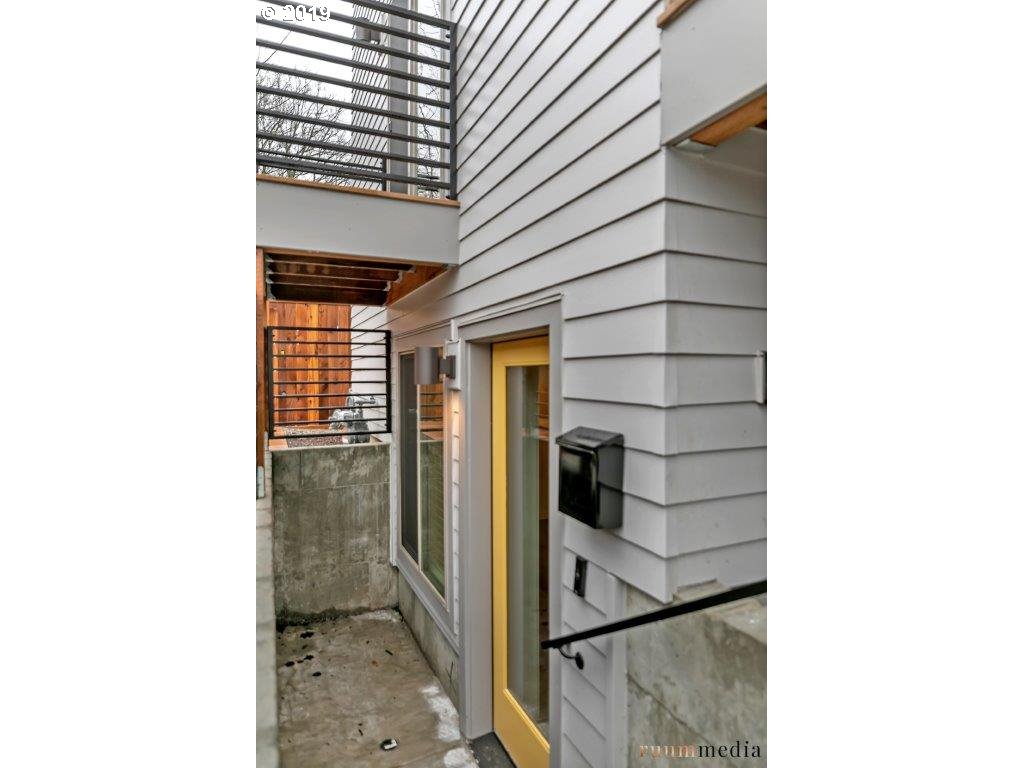 5207 Northeast 25th Avenue Portland, OR 97211 - Photo 18 of 31