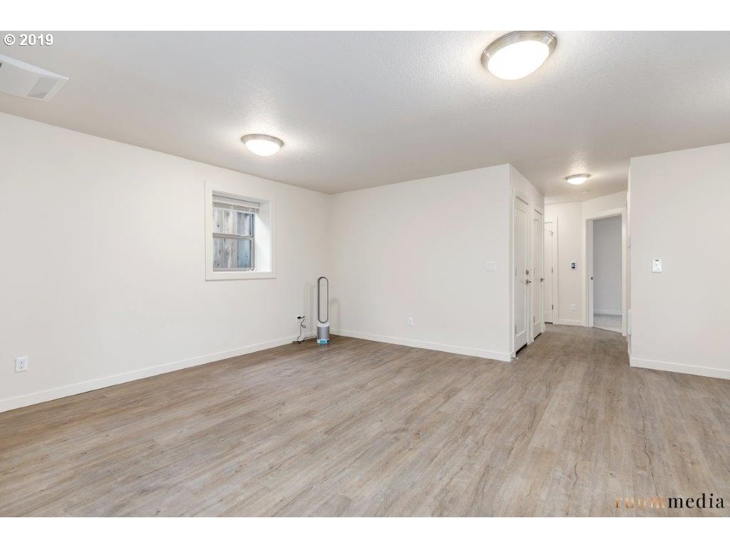 5207 Northeast 25th Avenue Portland, OR 97211 - Photo 19 of 31