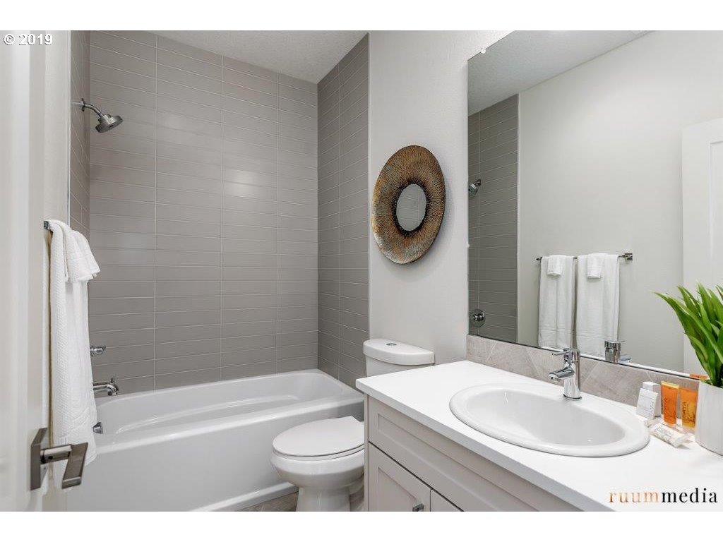 5207 Northeast 25th Avenue Portland, OR 97211 - Photo 9 of 31