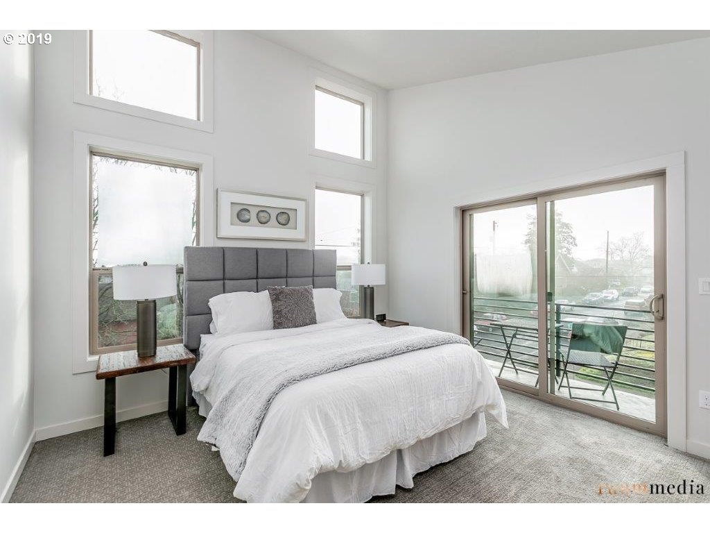 5207 Northeast 25th Avenue Portland, OR 97211 - Photo 10 of 31
