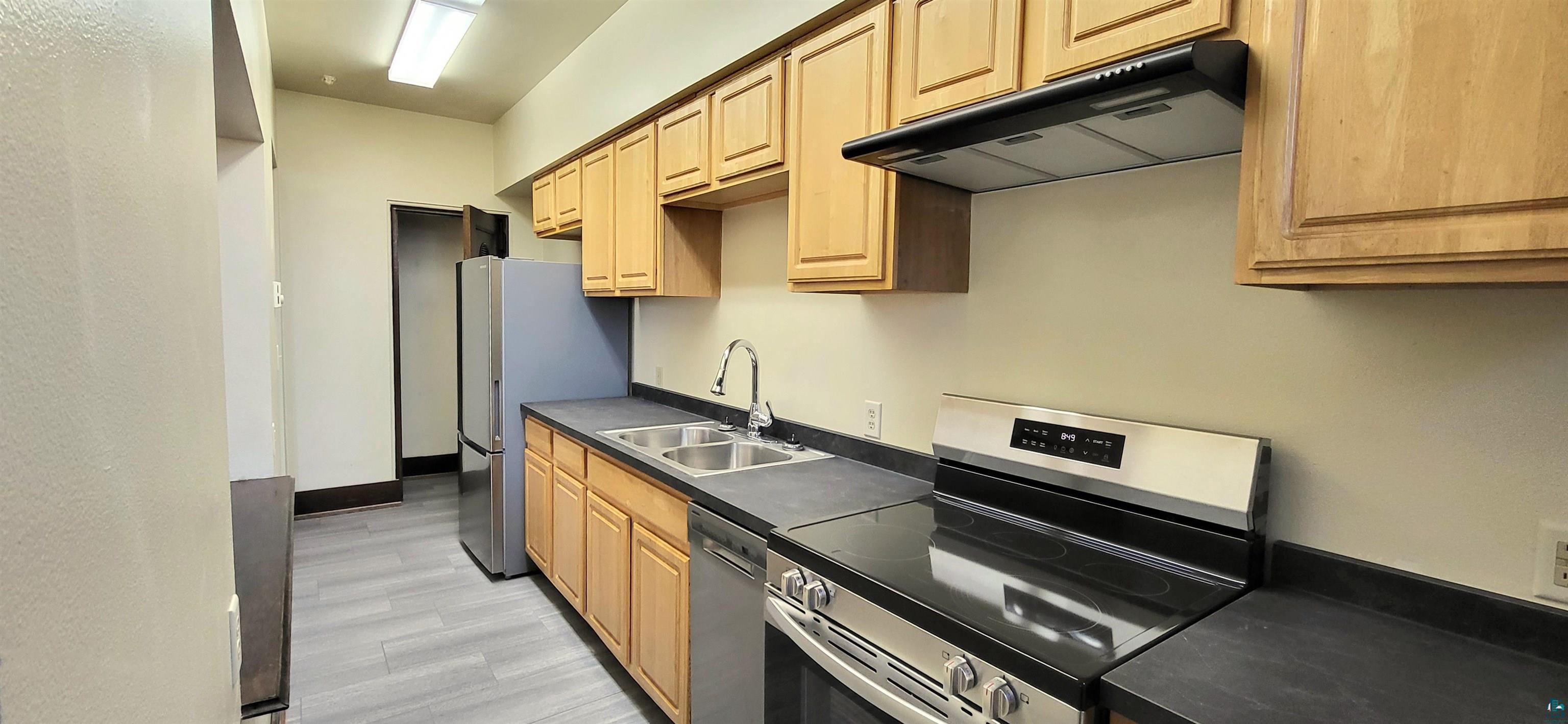 400 1st Avenue Southwest Chisholm, MN 55719 - Photo 8 of 13 Suite 205 kitchen