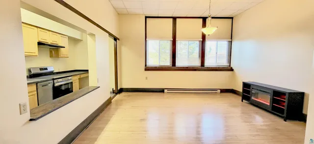 $1,350 | 400 1st Avenue Southwest, Chisholm, MN 55719