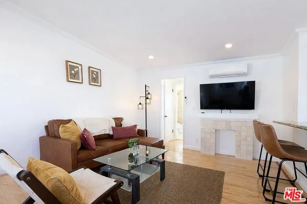 $3,800 | 1212 10th Street, Unit 15, Santa Monica, CA 90401