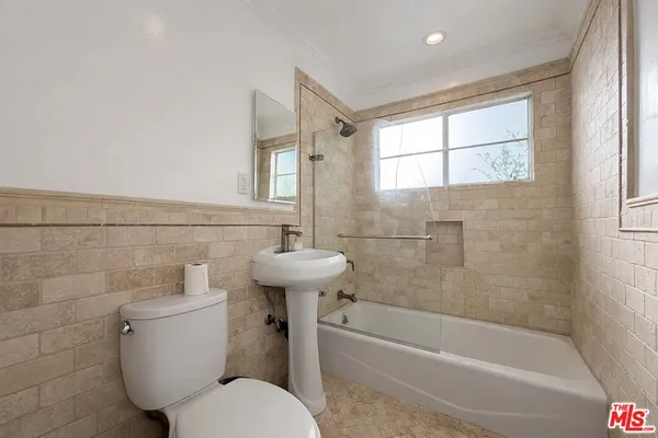 $3,800 | 1212 10th Street, Unit 15, Santa Monica, CA 90401