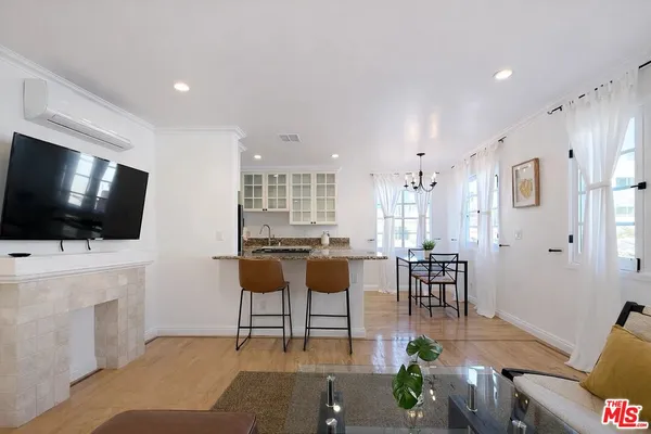 $3,800 | 1212 10th Street, Unit 15, Santa Monica, CA 90401