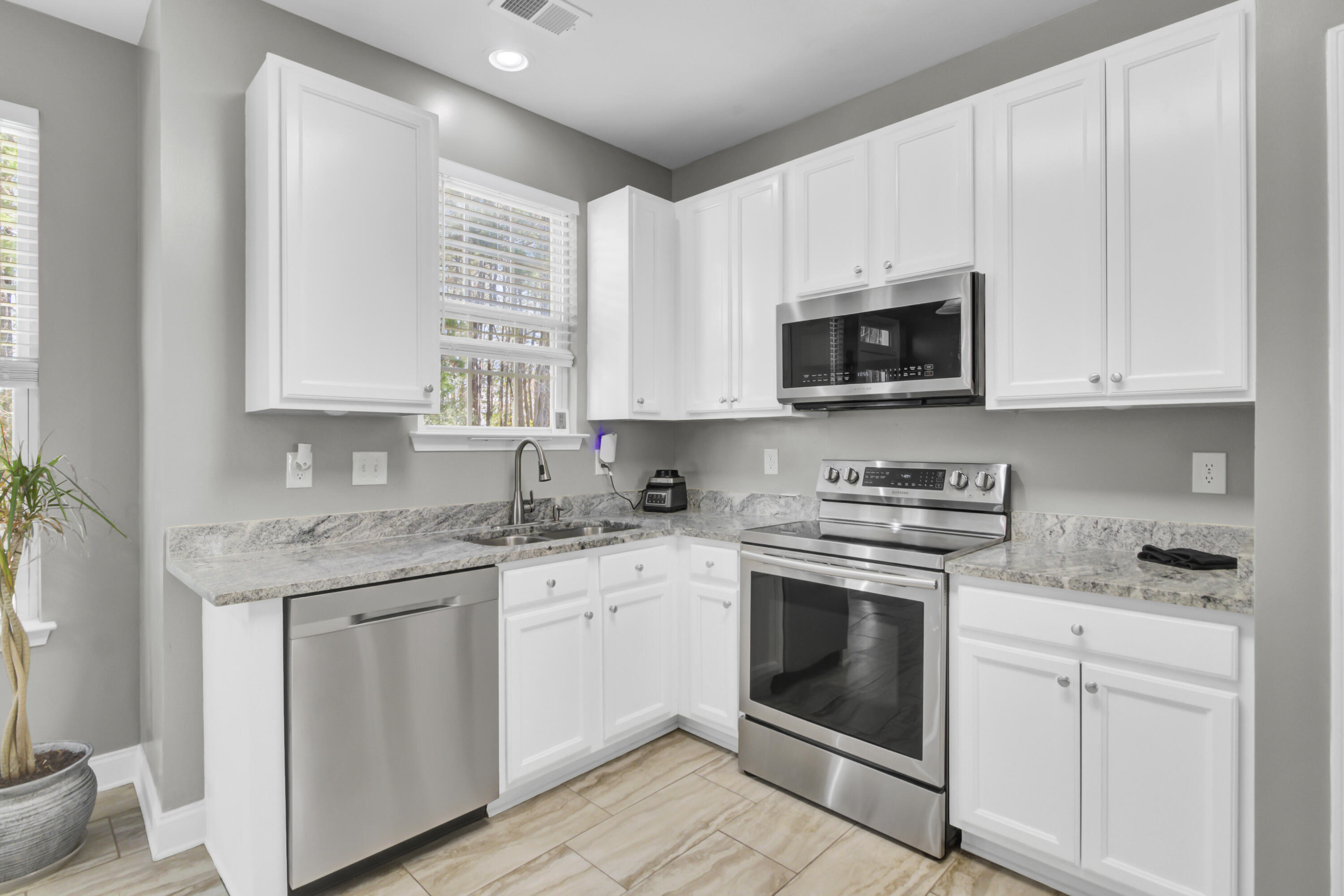 236 2 Forts Road Moncks Corner, SC 29461 - Photo 7 of 27 Kitchen