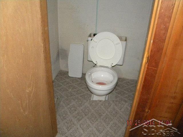 215 Stoneham Road Saginaw, MI 48638 - Photo 22 of 24 31223794-21.JPG