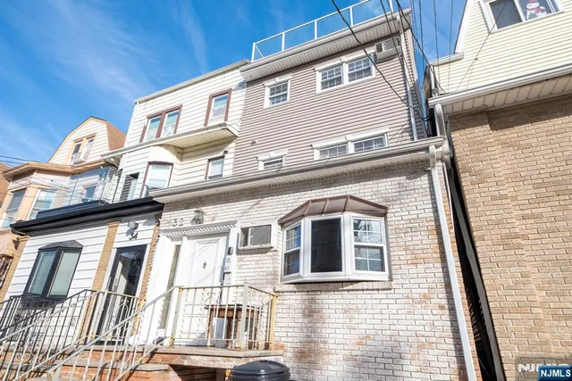 $2,850 | 32 46th Street, Unit 1, Weehawken, NJ 07086