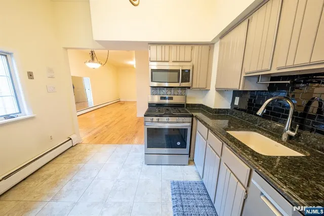 $2,850 | 32 46th Street, Unit 1, Weehawken, NJ 07086