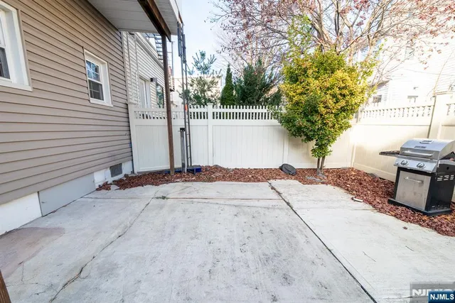 $2,850 | 32 46th Street, Unit 1, Weehawken, NJ 07086