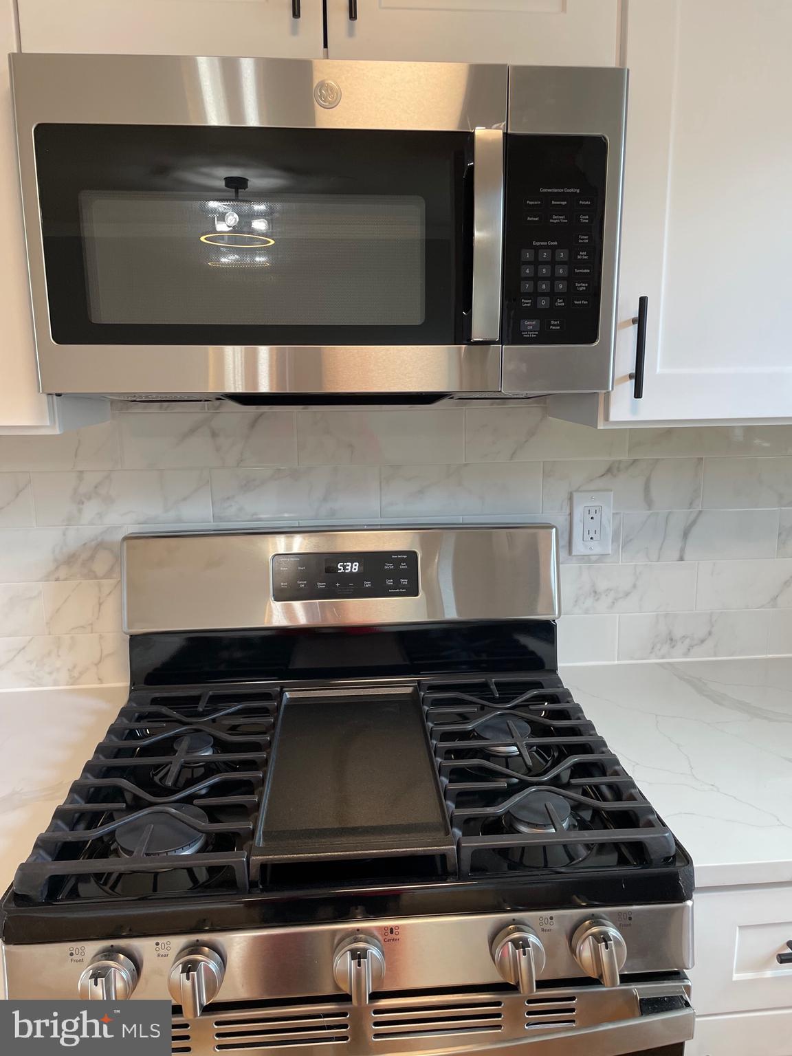 136 Old Enterprise Road, Unit 131 Upper Marlboro, MD 20774 - Photo 5 of 36 a close view of stove top oven