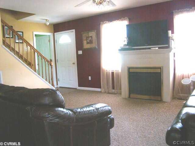 10862 Squirrel Level Road Petersburg, VA 23803 - Photo 4 of 12 Living Room