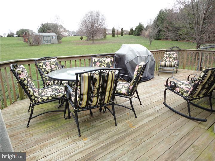 205 New Furnace Road Nottingham, PA 19362 - Photo 16 of 17 Deck
