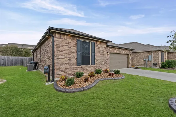 $285,000 | 305 Paso Fino Drive, Alvin, TX 77511