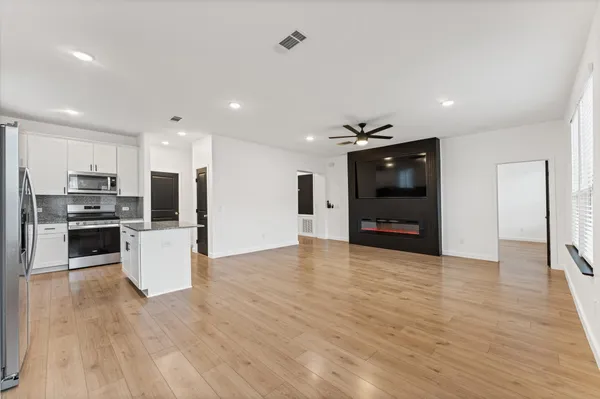 $285,000 | 305 Paso Fino Drive, Alvin, TX 77511
