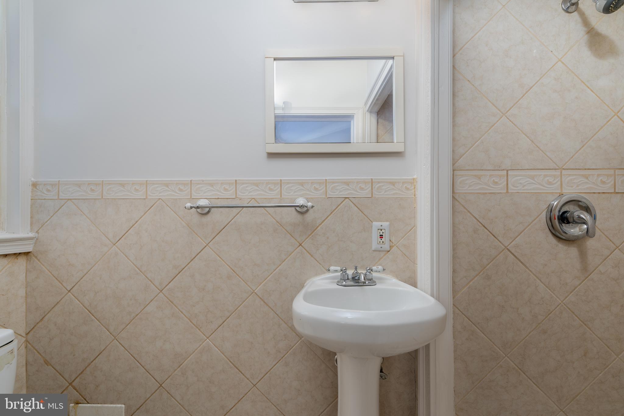 1525 Kingsway Road Baltimore, MD 21218 - Photo 17 of 28