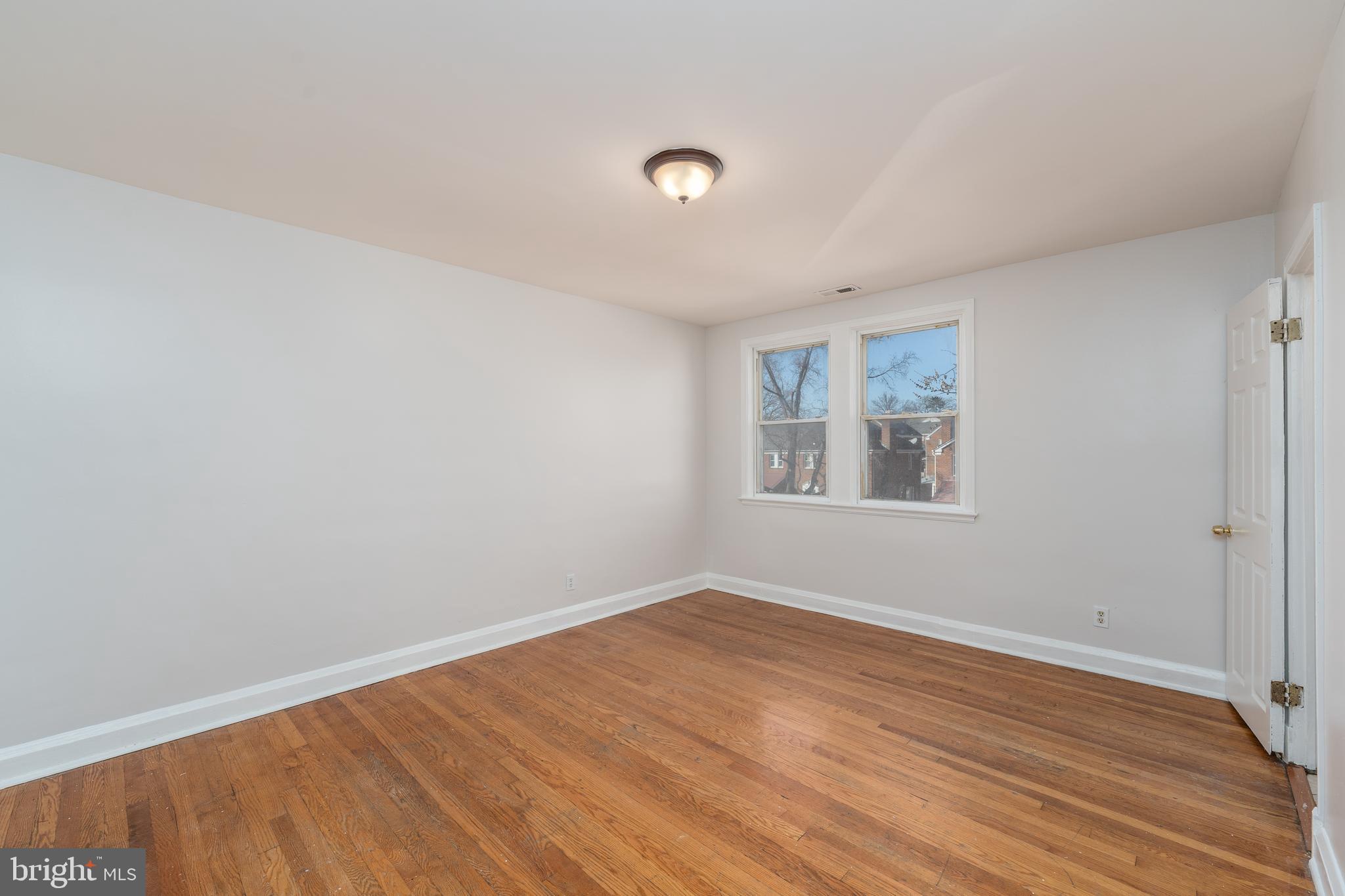 1525 Kingsway Road Baltimore, MD 21218 - Photo 18 of 28