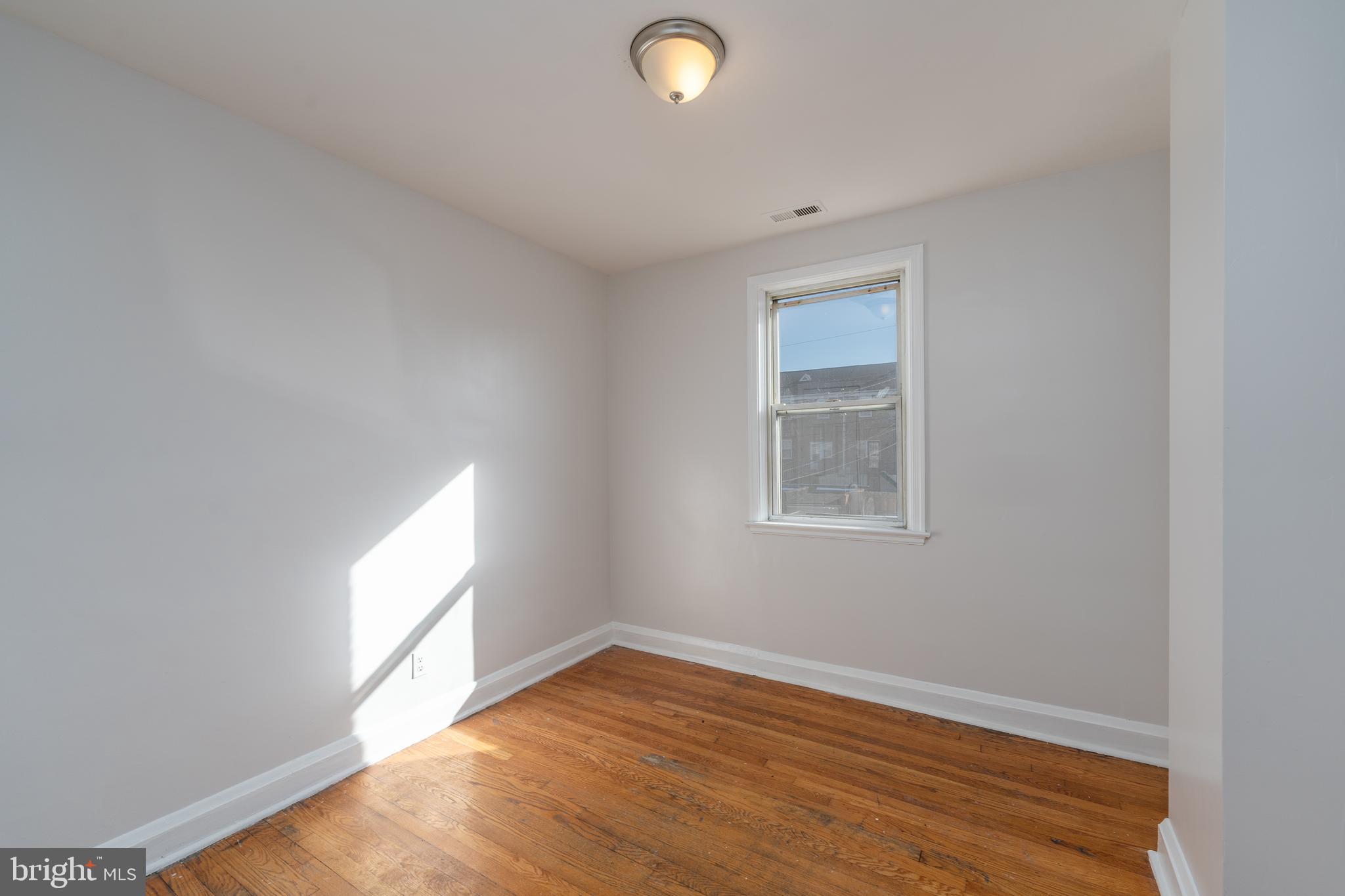 1525 Kingsway Road Baltimore, MD 21218 - Photo 20 of 28