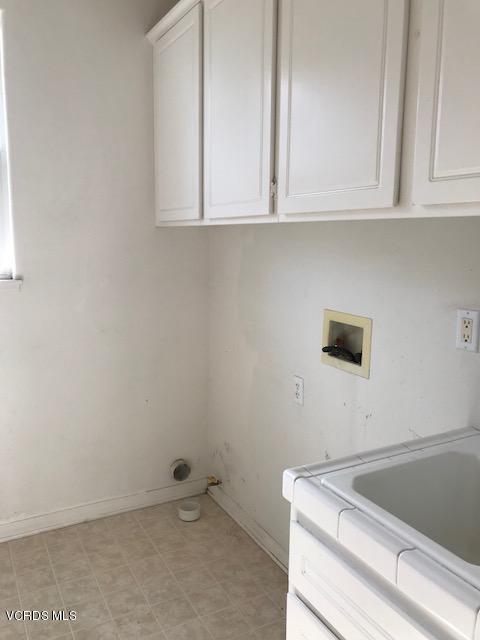 1511 Hidden Ranch Drive Simi Valley, CA 93063 - Photo 19 of 27 a bathroom with a sink