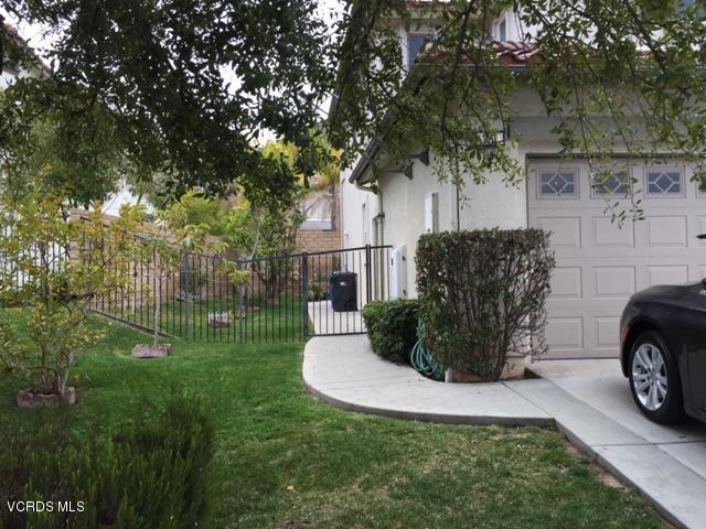 1511 Hidden Ranch Drive Simi Valley, CA 93063 - Photo 24 of 27 a view of a back yard of the house