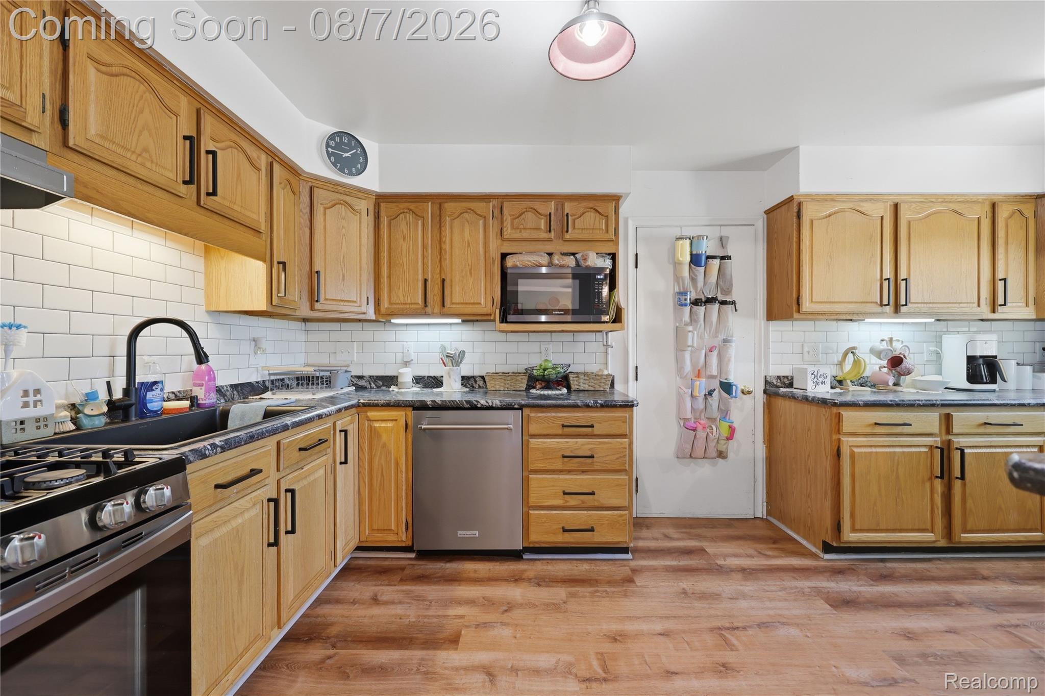 8517 Plumbrook Road Sterling Heights, MI 48313 - Photo 6 of 36 Plumbrook-6.jpg