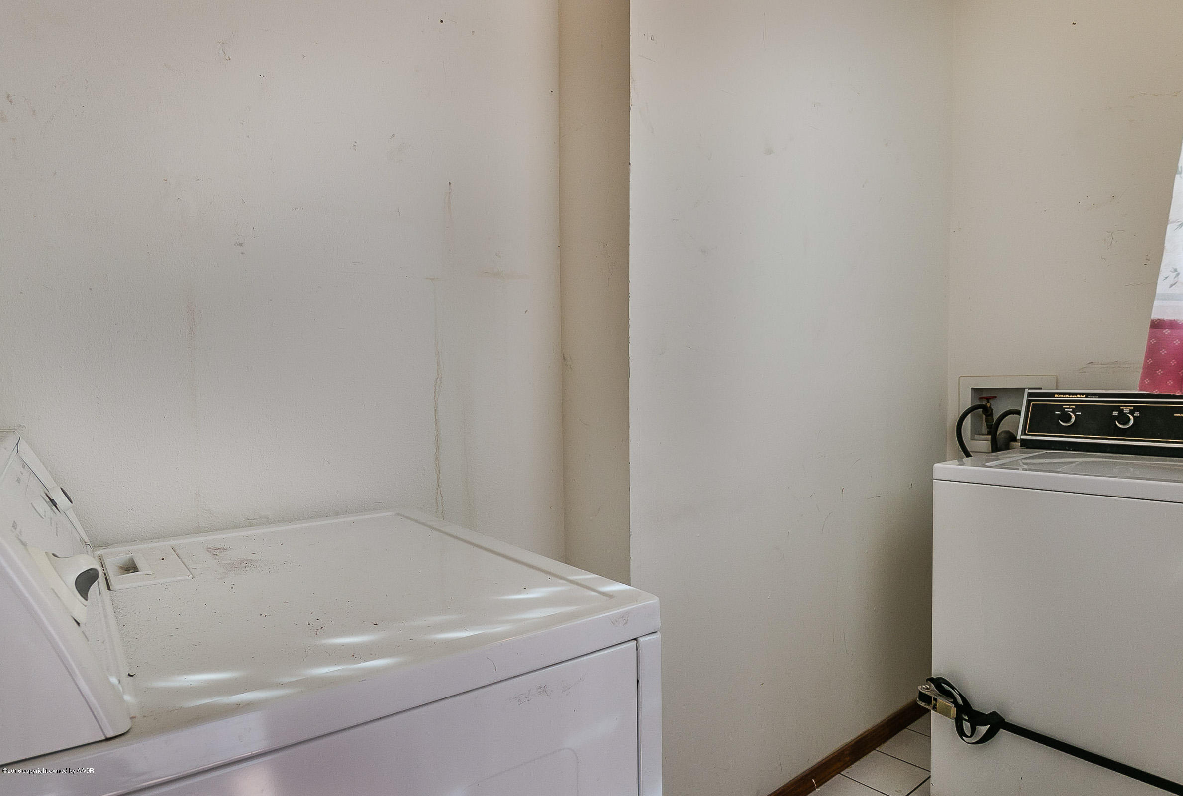 3310 Martin Road Amarillo, TX 79107 - Photo 15 of 19 016_Utility Room