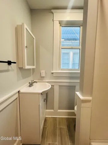 $1,950 | Undisclosed Address, Albany, NY 12202