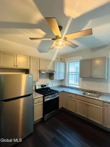 $1,950 | Undisclosed Address, Albany, NY 12202