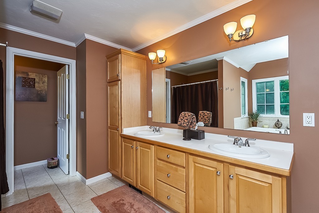 175 Samuel Drive Northbridge, MA 01588 - Photo 18 of 29 Gallery Image 18