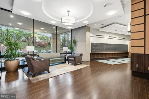 $369,999 | 307 Yoakum Parkway, Unit 706, Alexandria, VA 22304